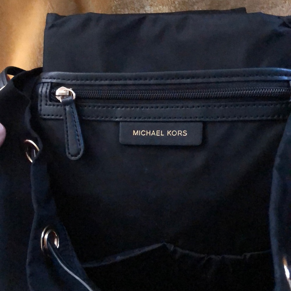 COPY - Michael Kors Beacon diaper bag black/gold details - Picture 16 of 16
